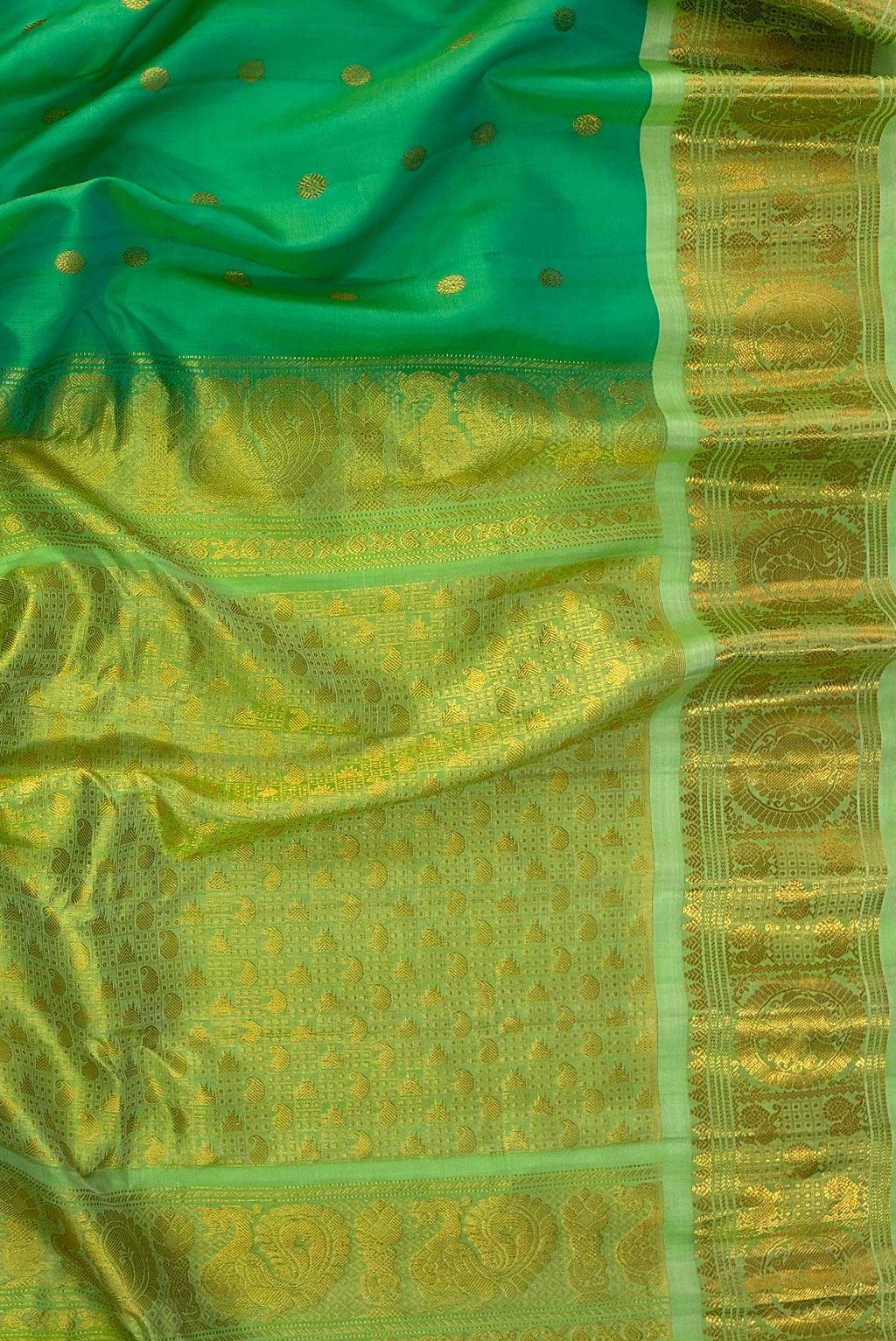 Gadwal green self buta big pallu handloom silk saree