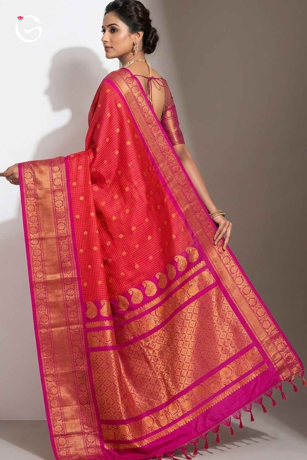 Big Border Gadwal Pure Handloom dual shade body Checks with Butas Pink Magenta Red Dual Shade silk saree
