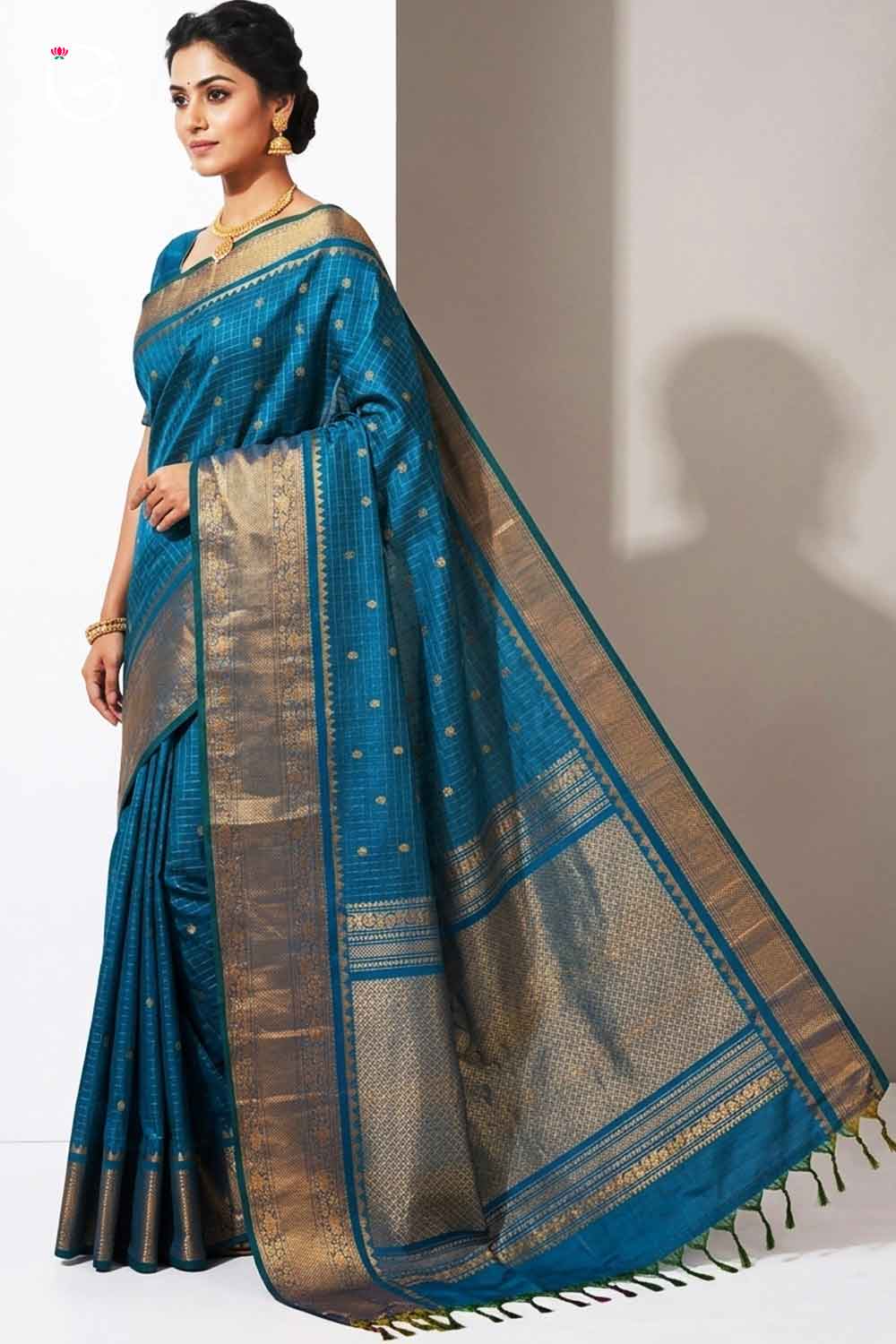 Big Border Gadwal Pure Handloom dual shade body Checks with Butas Rani Blue Dual Shade silk saree