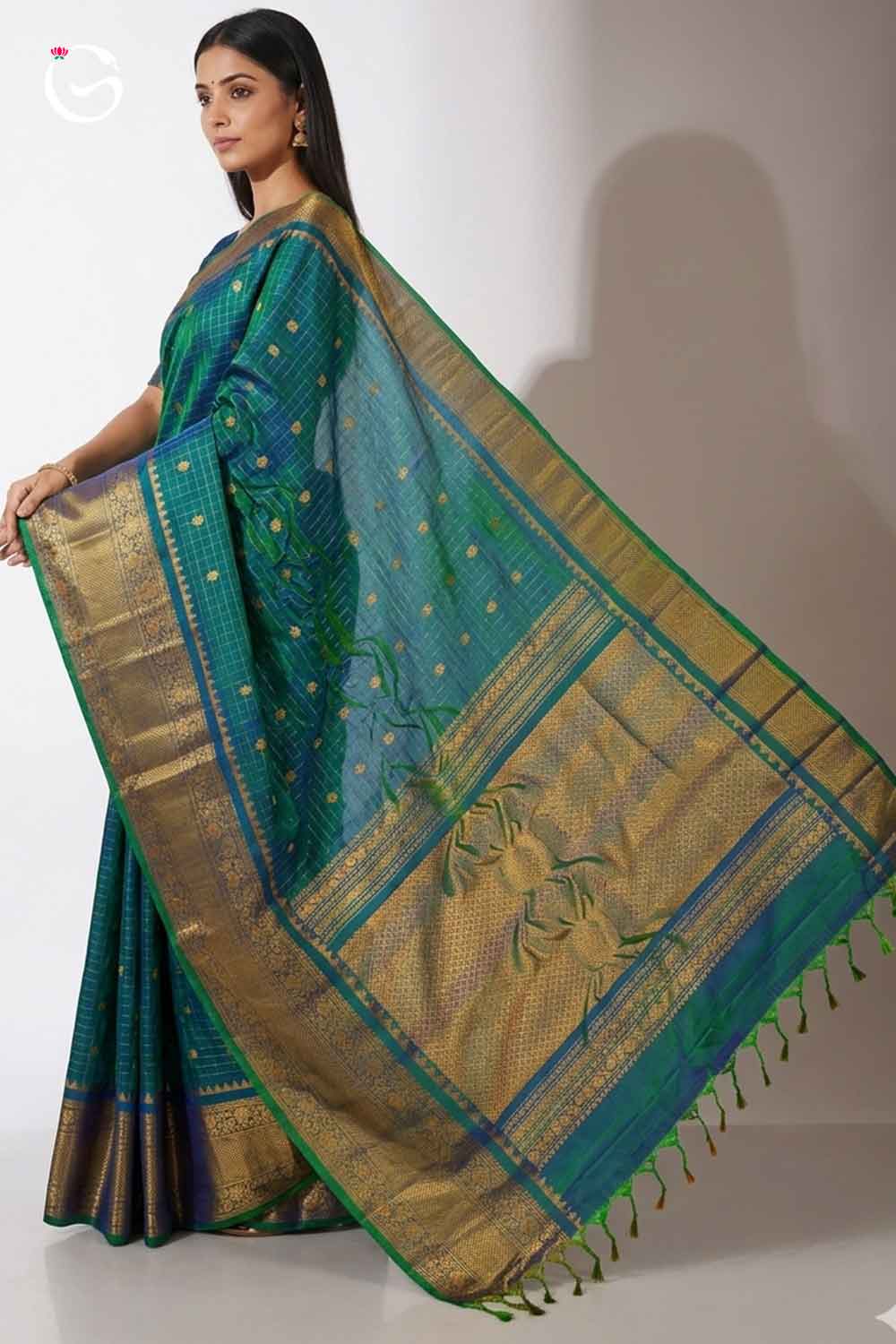 Big Border Gadwal Pure Handloom dual shade body Checks with Butas Rani Green Dual Shade silk saree